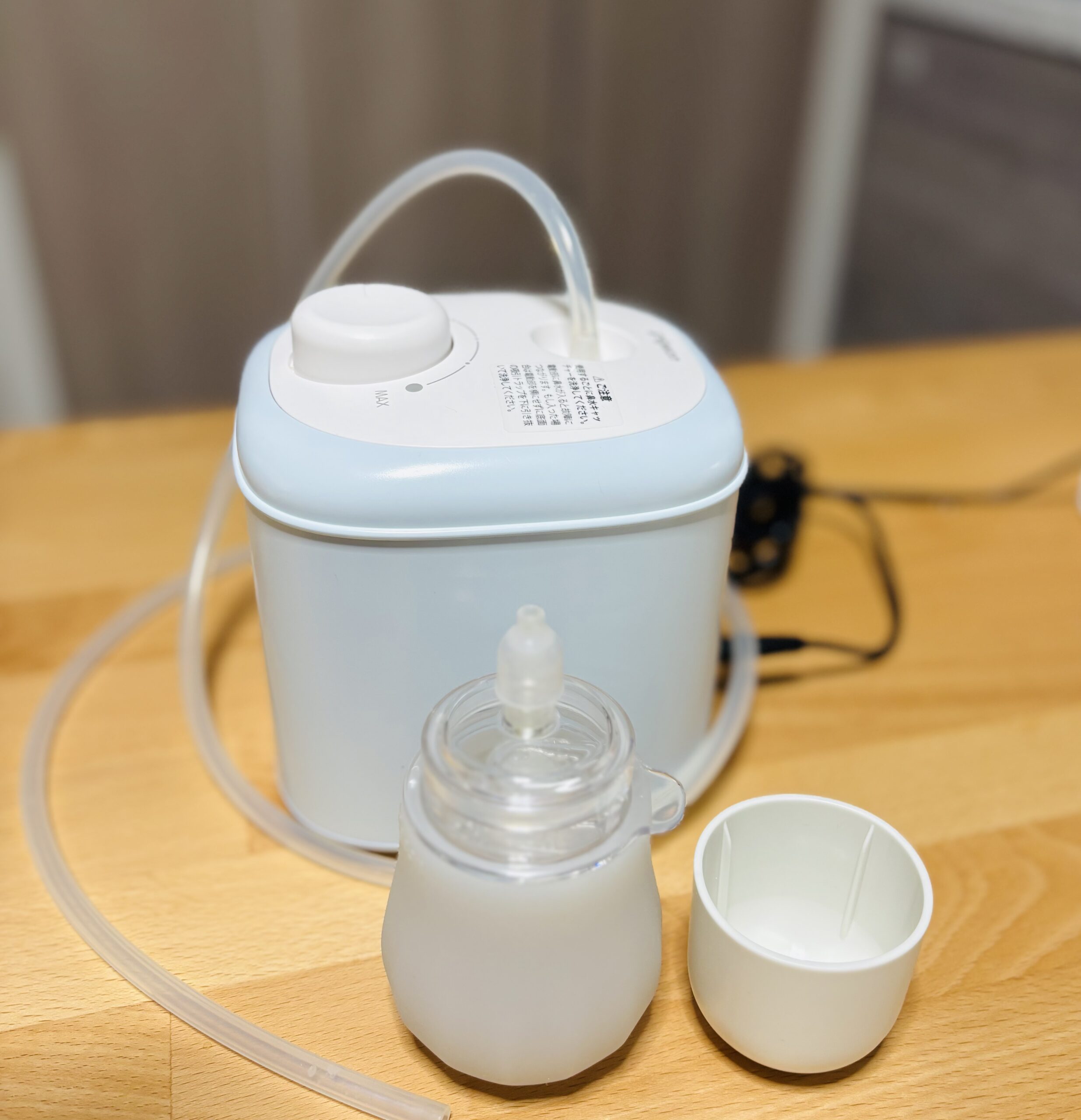 ピジョン手動鼻吸い器SHUPOT-pumpと電動鼻吸い器を並べた写真